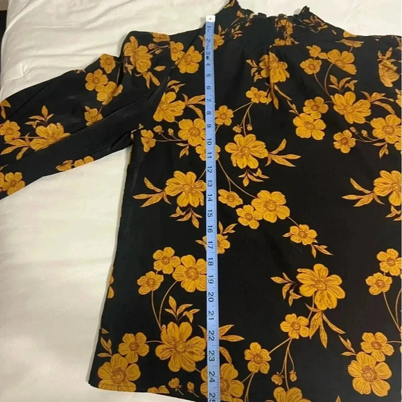 Sanctuary Floral Turtleneck Blouse Size Large - Picture 7 of 9